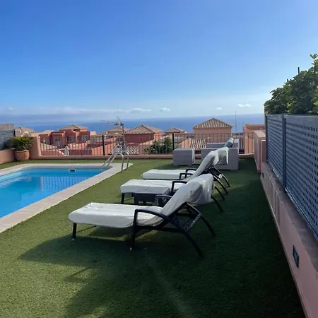 Amazing Villa Overlooking The Golf Course With Sea View فيلة *